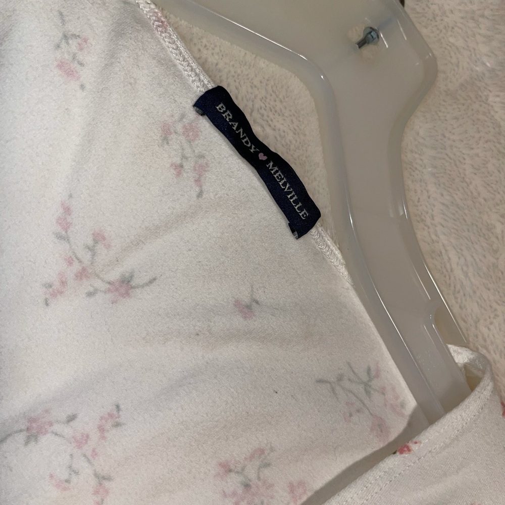 Brandy Melville (one size) Wrap Long Sleeve - Picture 3 of 3